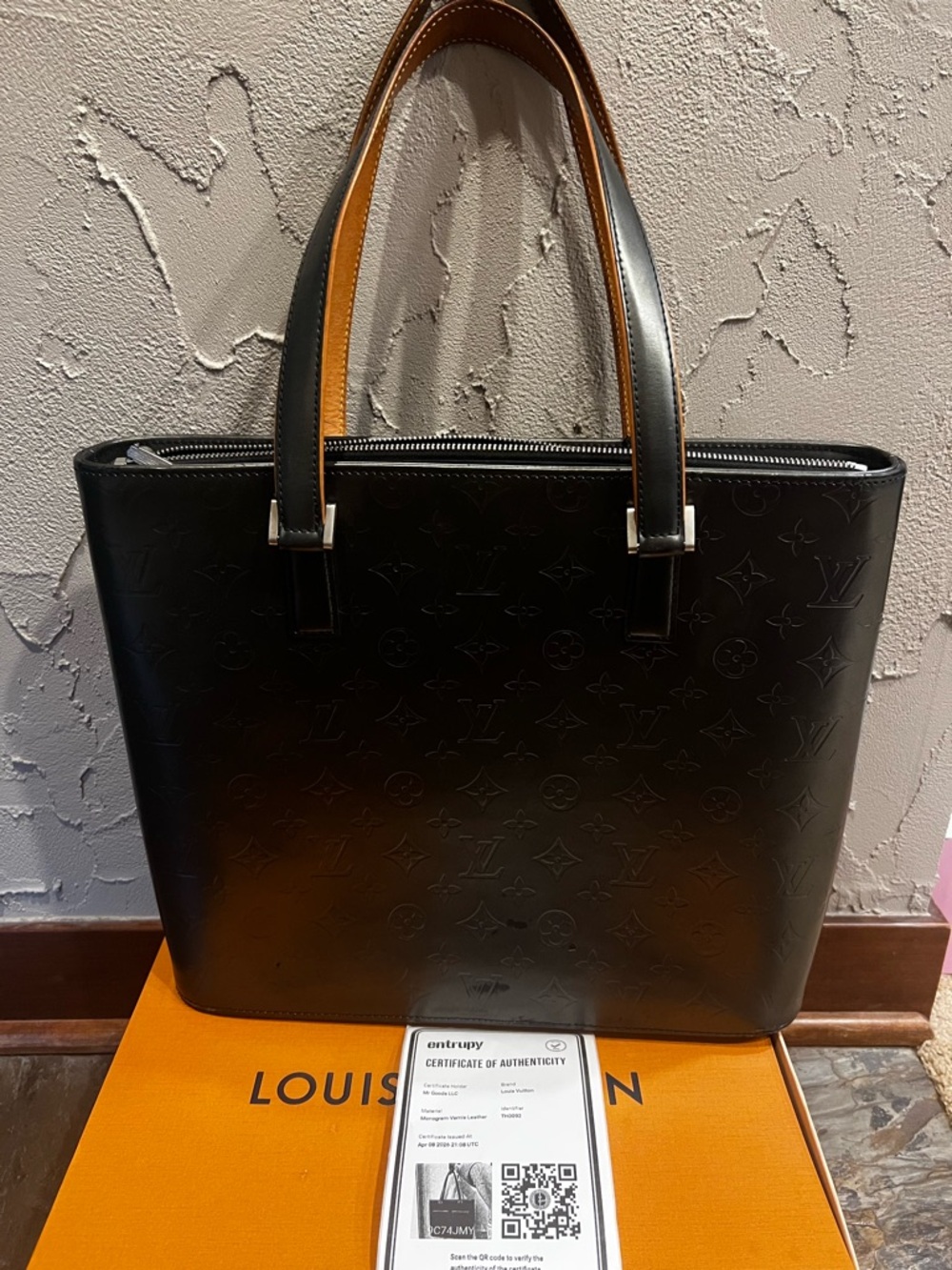 Louis Vuitton Embossed Leather handbag/tore with Tan Interior Trim - Picture 2 of 5